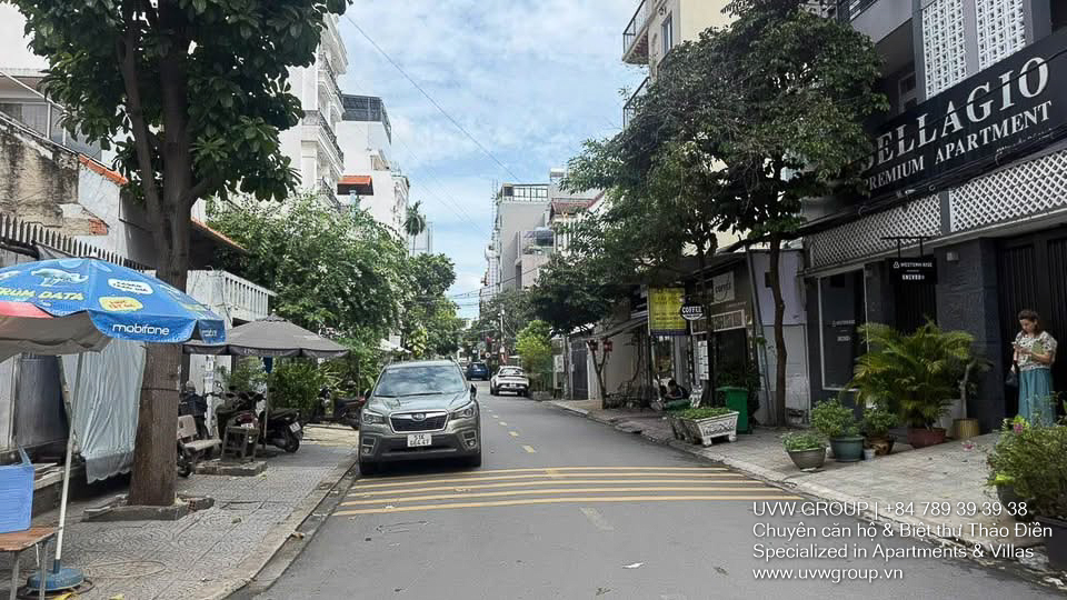 • Modern villa for rent in central Thao Dien, Xuan Thuy Street – 160m² land, 5 bedrooms, 3 floors, garden front