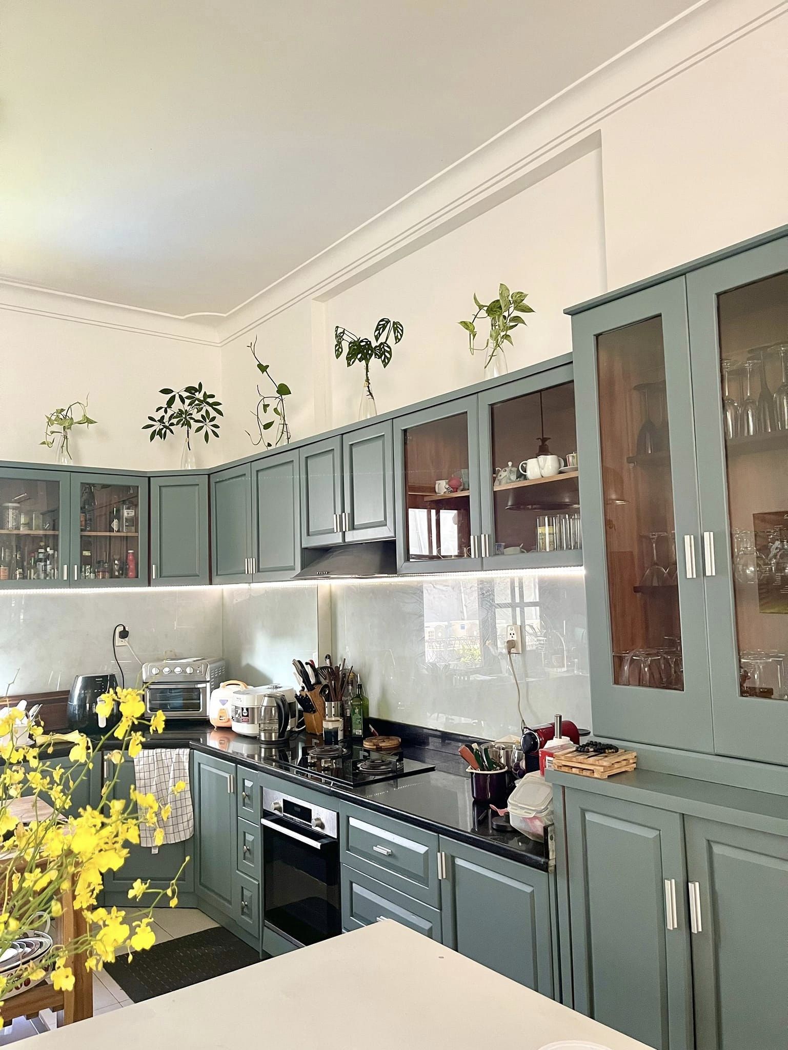 Villa for rent in Thao Dien D2, 350m², 4 bedrooms, 6 bathrooms, garage connected to garden and pool
