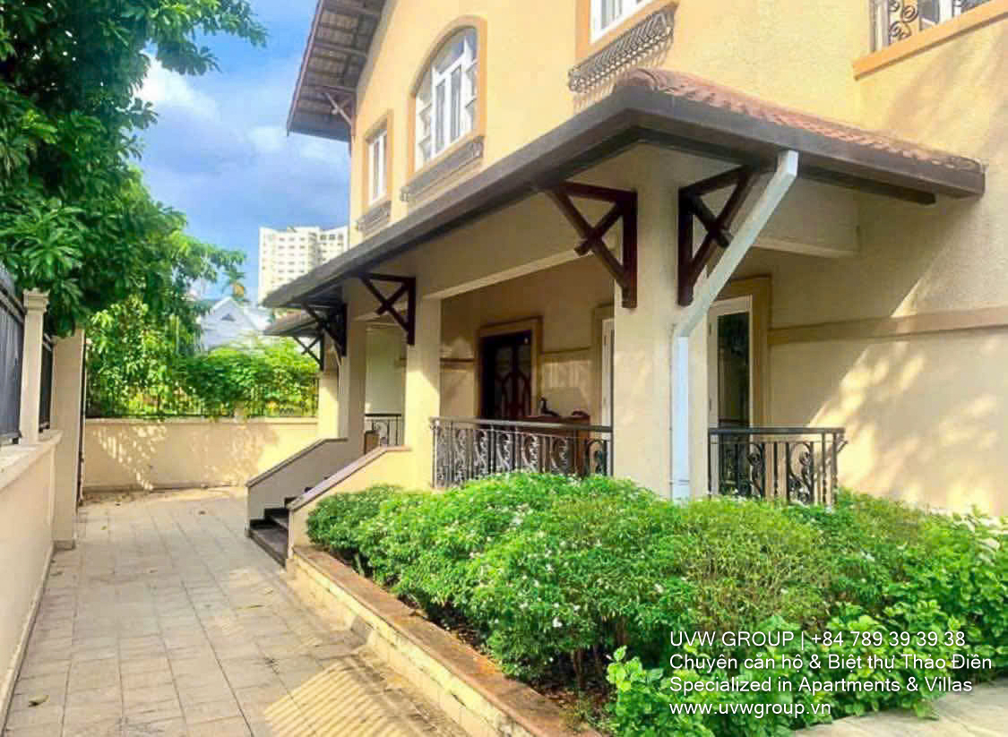 4BR pool villa for rent in Thao Dien, 500m², with garden and basic furnishings