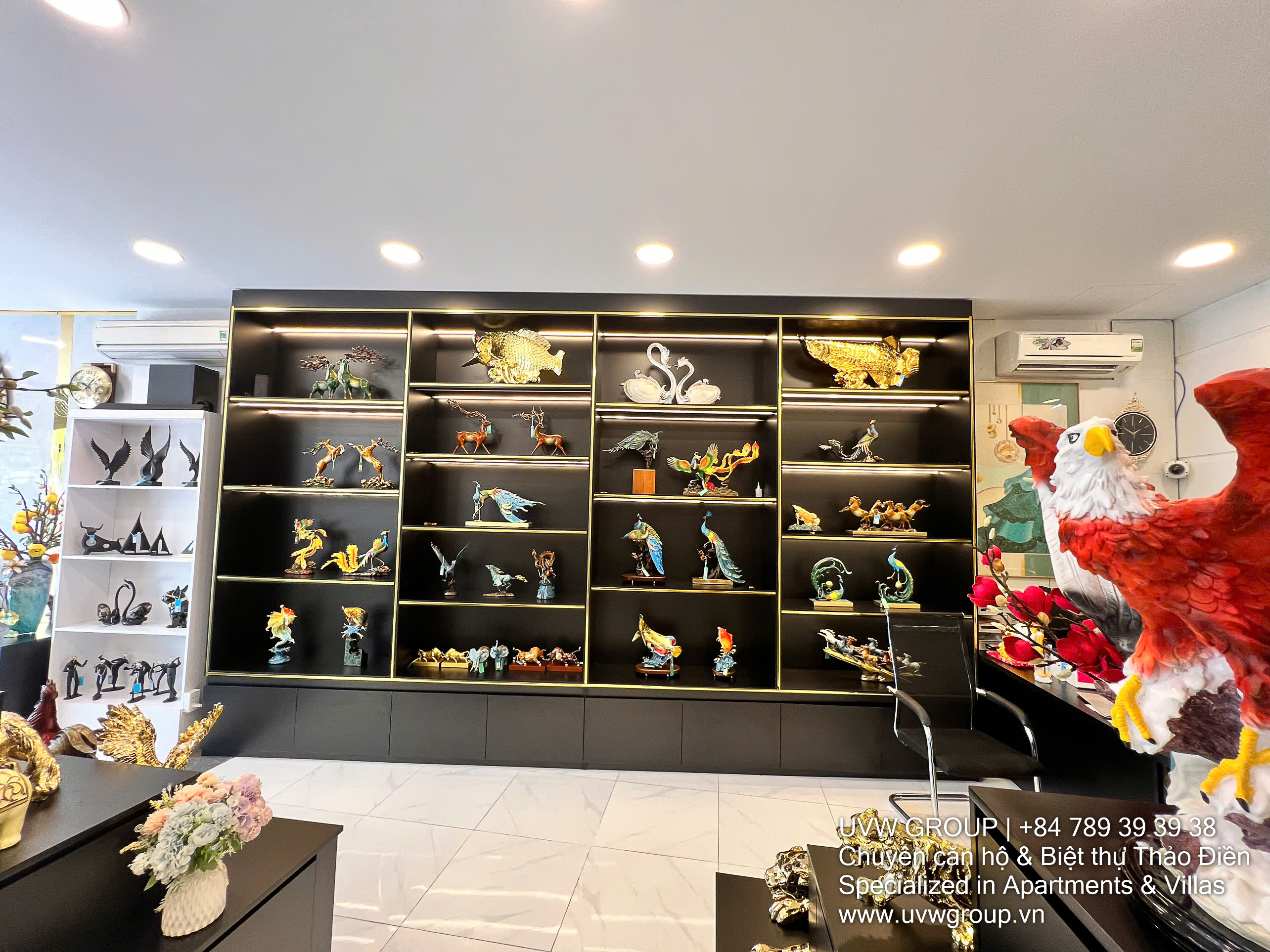 187m² showroom for rent on Hanoi Highway, Thao Dien. Prime frontage, fitted space, suitable for decor, lighting, or luxury retail. Rent: $3,000/month.