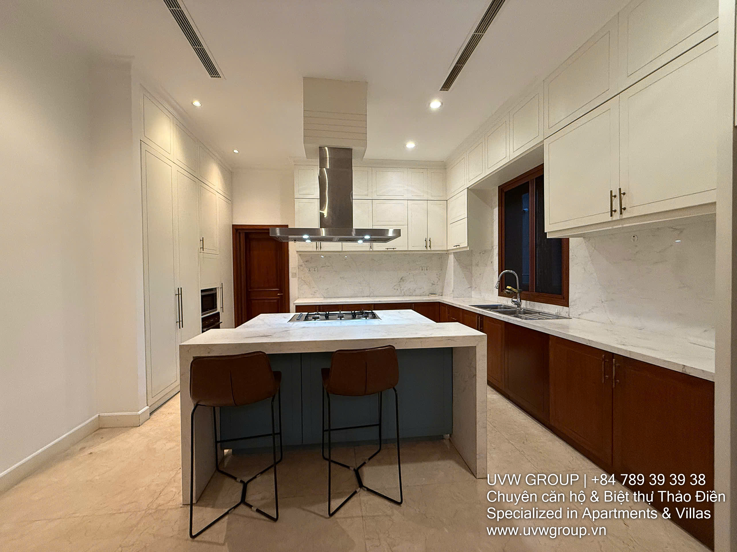 5-bedroom villa for rent in Thao Dien, 500m² with garden and spacious layout