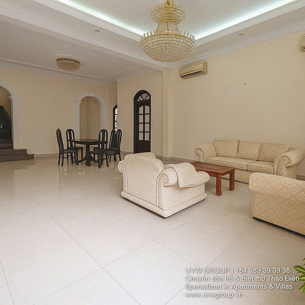 White villa for rent in Thao Dien with large garden and 4 bedrooms