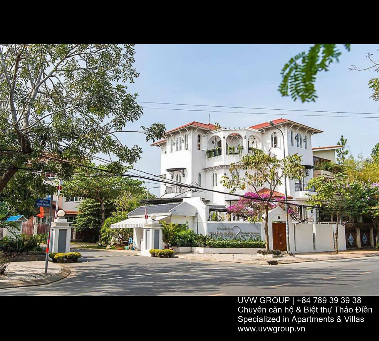 Corner villa for sale in Thao Dien – 307m² land, garden, koi pond, basement, 5BR, 3 floors
