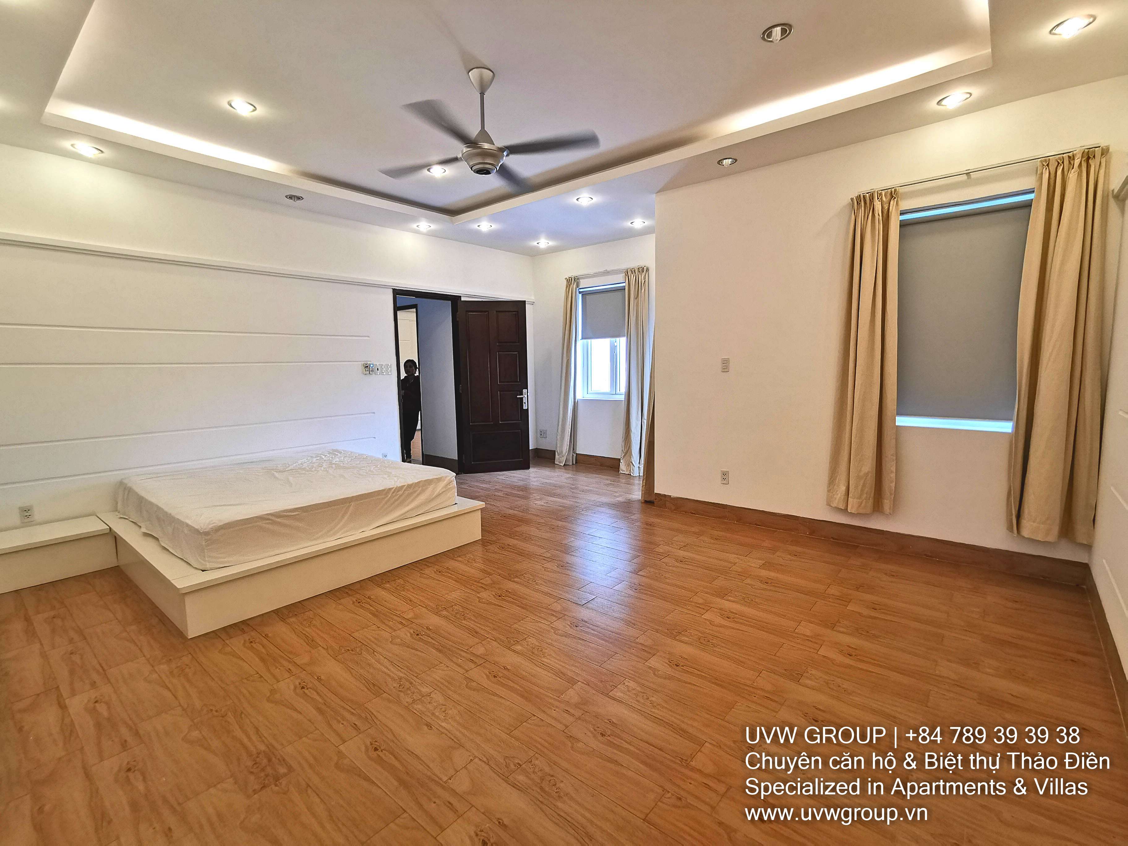 Fully furnished 5-bedroom luxury villa for rent in Thao Dien with 450m² area