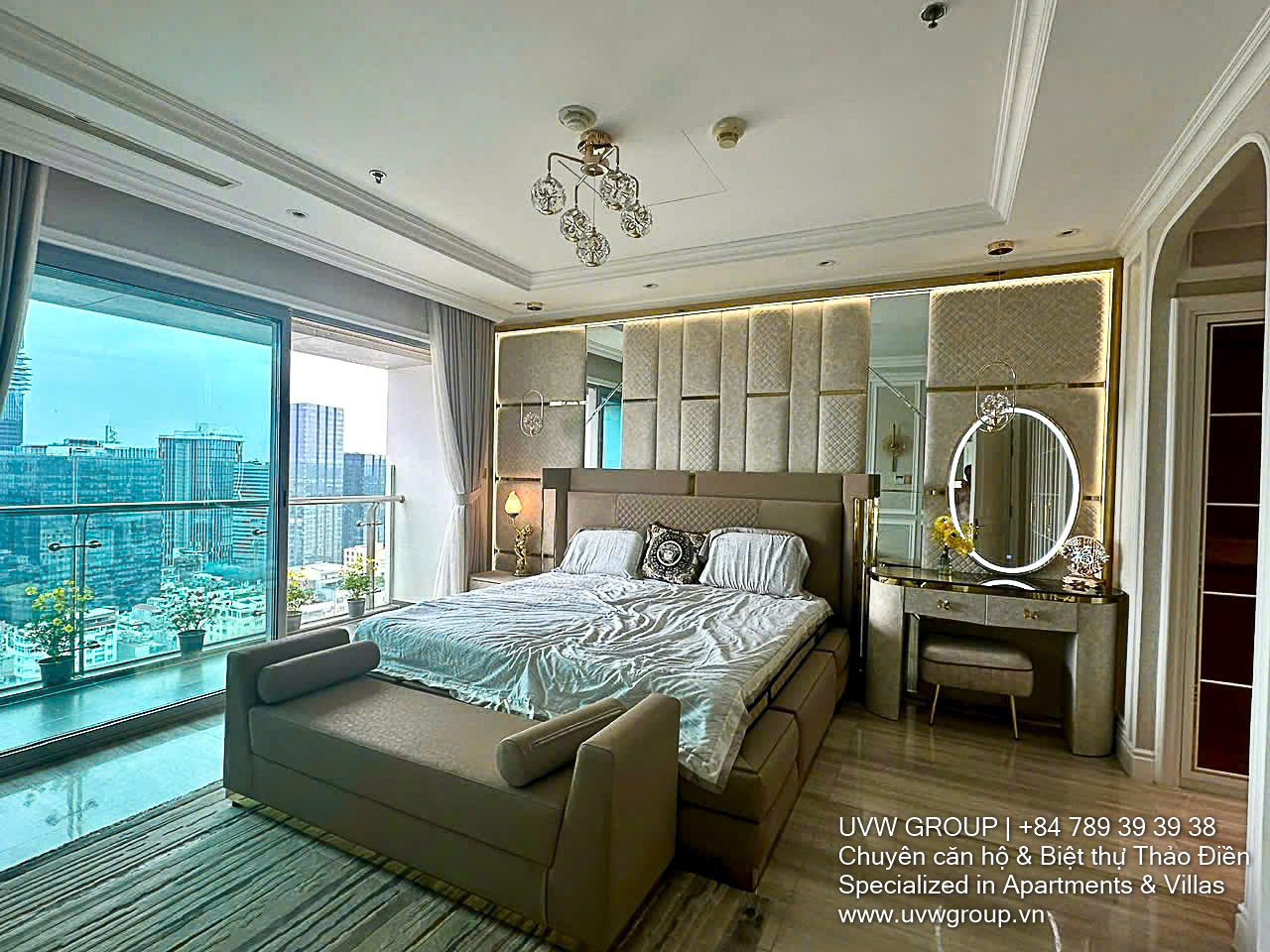 Luxury corner apartment with city view for sale at Vincom Center Le Thanh Ton, District 1