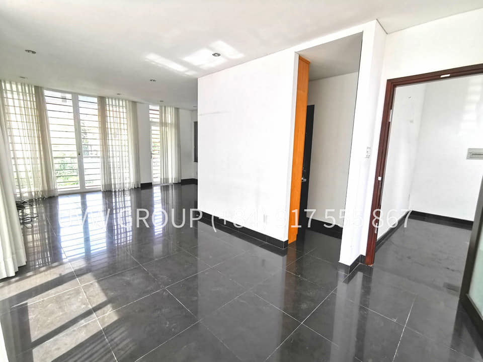 Unfurnished 5-bedroom villa for rent in Thao Dien, with swimming pool and garden