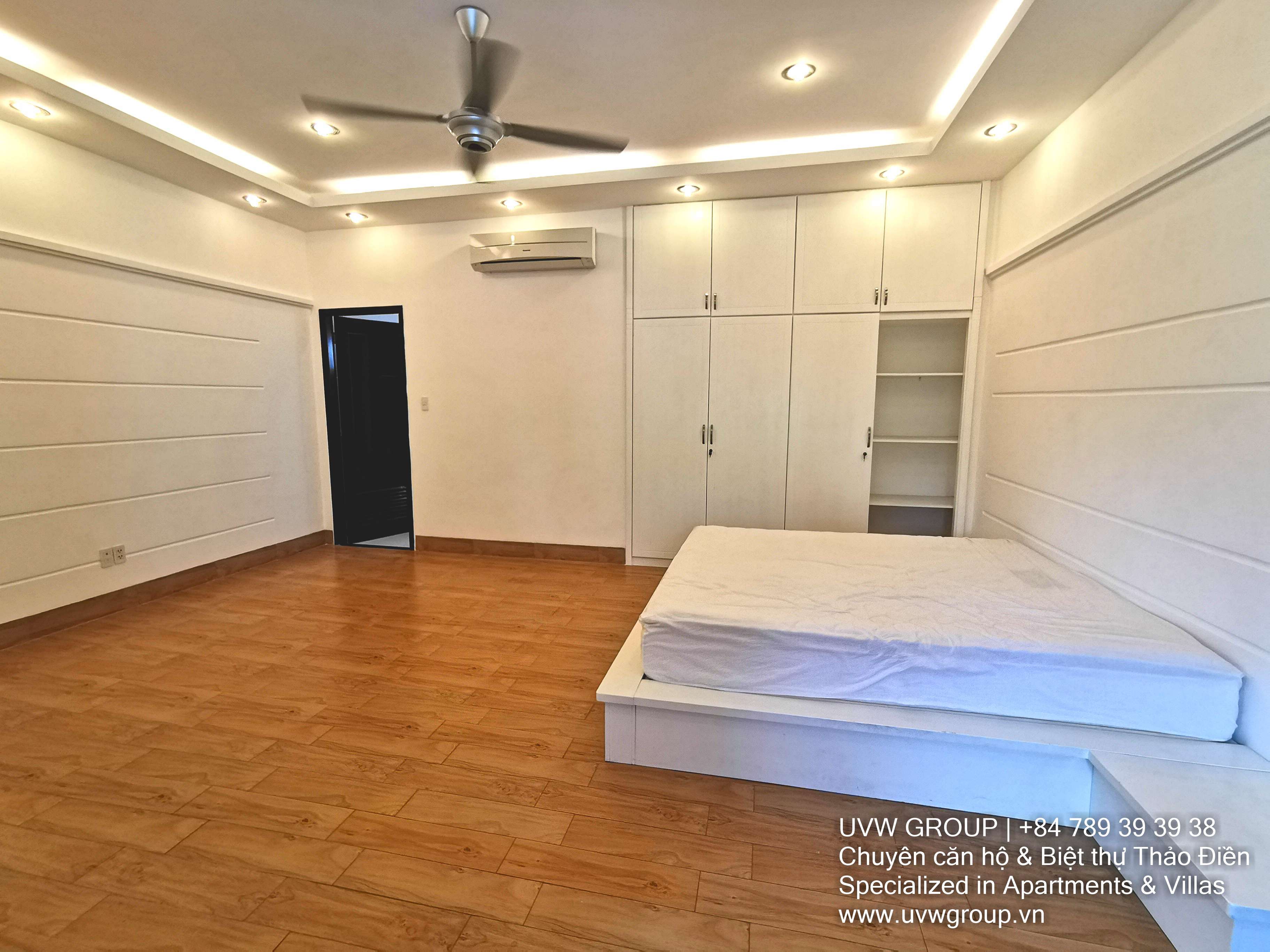 Fully furnished 5-bedroom luxury villa for rent in Thao Dien with 450m² area