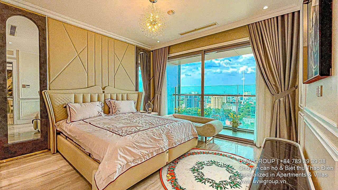 Luxury corner apartment with city view for sale at Vincom Center Le Thanh Ton, District 1