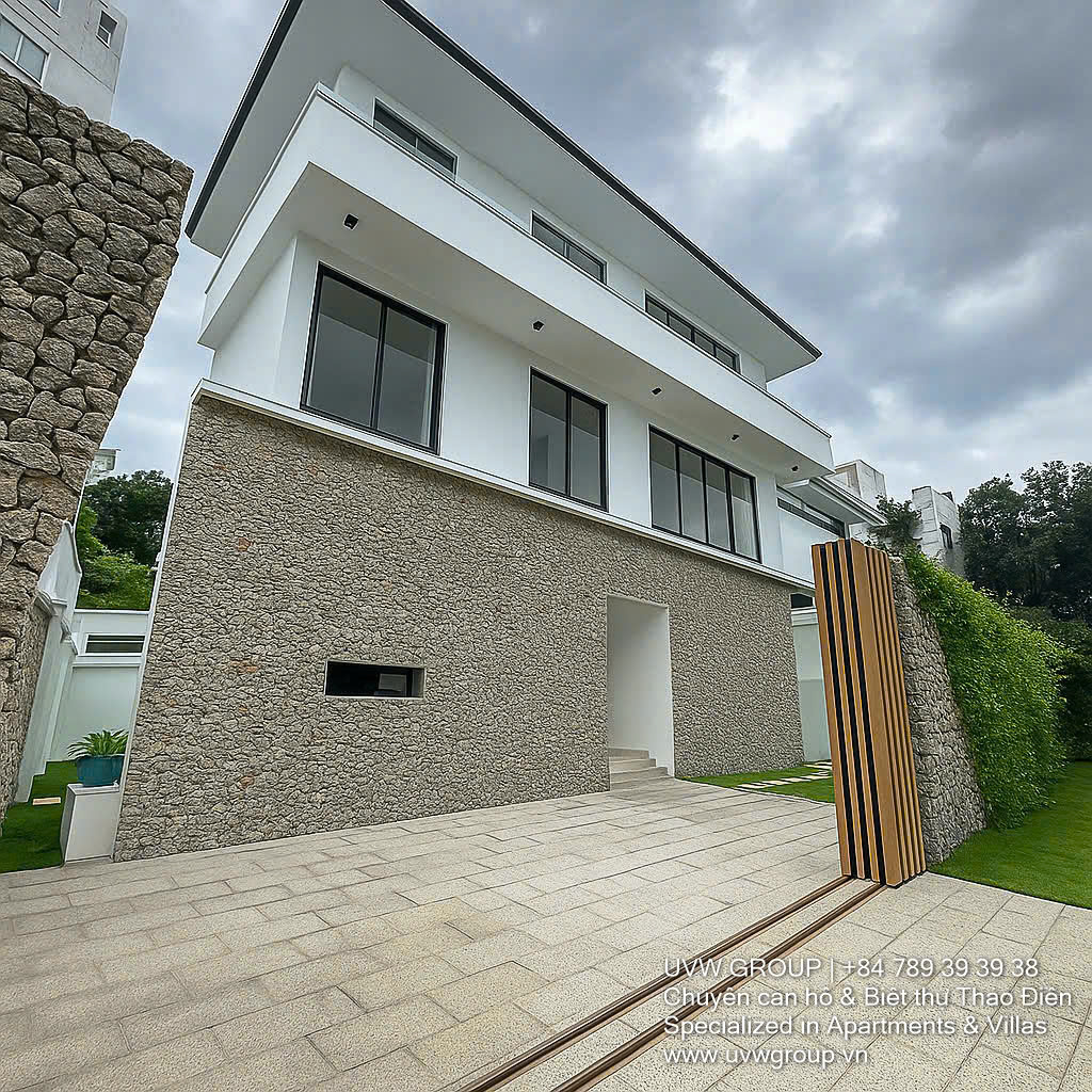 Modern riverside villa for rent in Thao Dien with 4 bedrooms and large garden