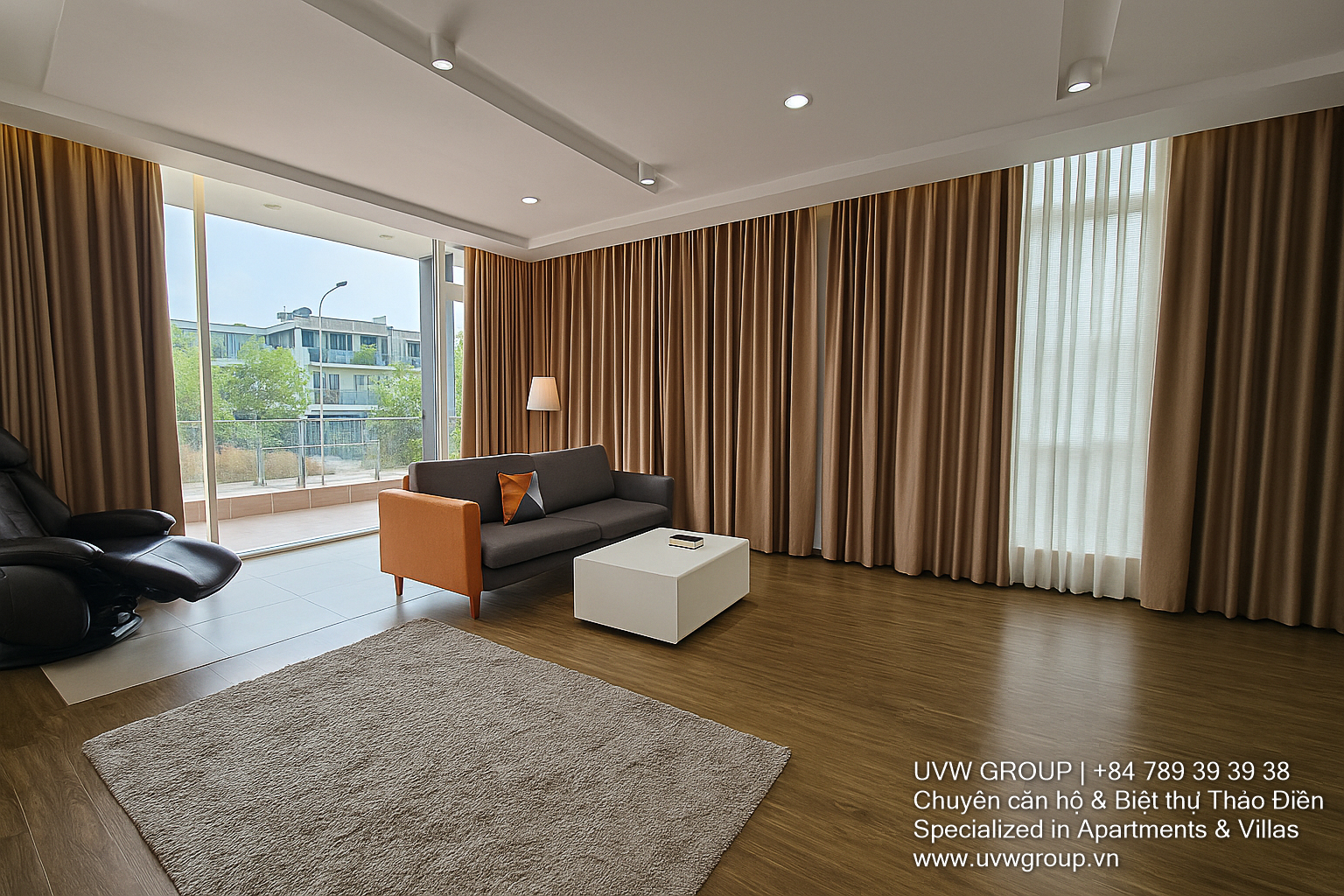 Short-term luxury villa in Binh Chanh, HCMC with 7 bedrooms, private pool, garden, and karaoke