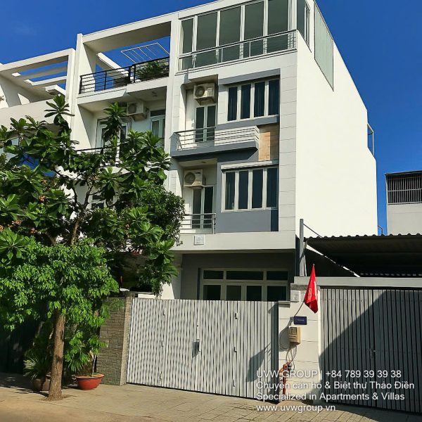 Exterior view of the spacious 6-bedroom house for rent on Street 7, An Phu Ward, Thu Duc City, featuring a rooftop terrace.