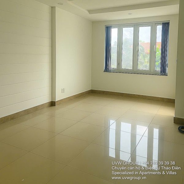 Exterior view of the spacious 6-bedroom house for rent on Street 7, An Phu Ward, Thu Duc City, featuring a rooftop terrace.
