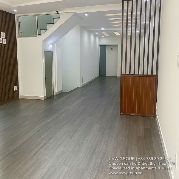 Exterior view of the spacious 6-bedroom house for rent on Street 7, An Phu Ward, Thu Duc City, featuring a rooftop terrace.