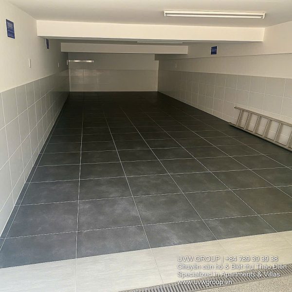 Exterior view of the spacious 6-bedroom house for rent on Street 7, An Phu Ward, Thu Duc City, featuring a rooftop terrace.