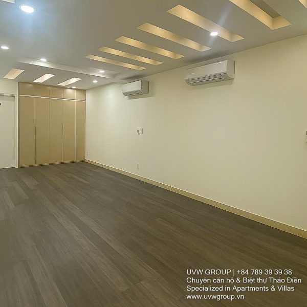 Exterior view of the spacious 6-bedroom house for rent on Street 7, An Phu Ward, Thu Duc City, featuring a rooftop terrace.