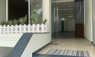 Exterior view of the spacious 6-bedroom house for rent on Street 7, An Phu Ward, Thu Duc City, featuring a rooftop terrace.