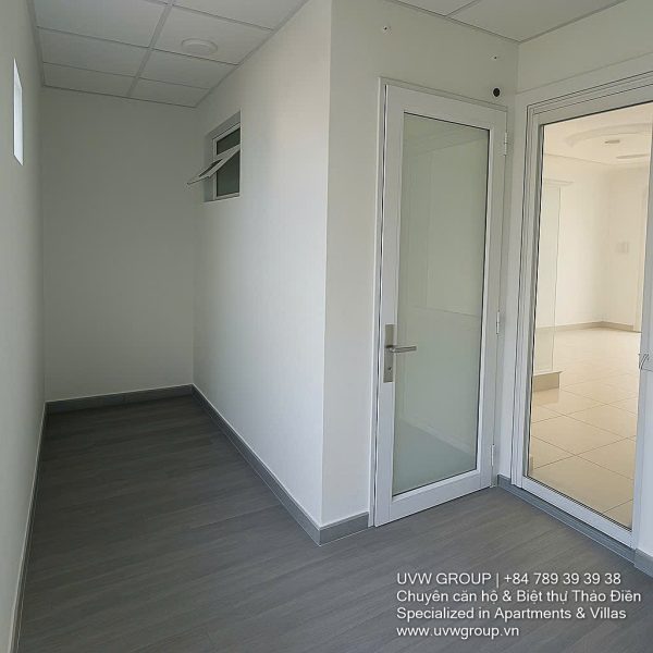Exterior view of the spacious 6-bedroom house for rent on Street 7, An Phu Ward, Thu Duc City, featuring a rooftop terrace.