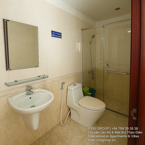 Exterior view of the spacious 6-bedroom house for rent on Street 7, An Phu Ward, Thu Duc City, featuring a rooftop terrace.