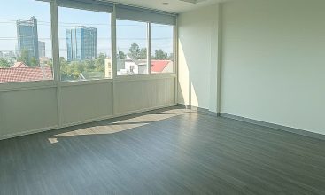 Exterior view of the spacious 6-bedroom house for rent on Street 7, An Phu Ward, Thu Duc City, featuring a rooftop terrace.