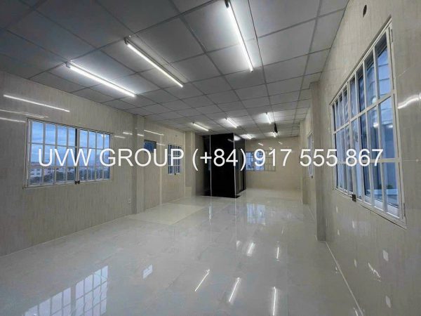 Building for rent on frontage main street in District 1