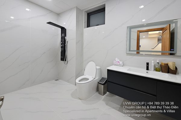 5-bedroom villa for rent in District 7 with private pool, BBQ, karaoke and luxury services