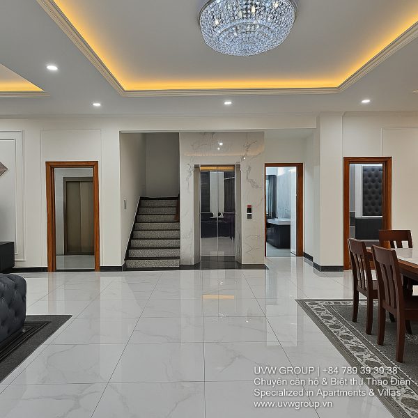 5-bedroom villa for rent in District 7 with private pool, BBQ, karaoke and luxury services