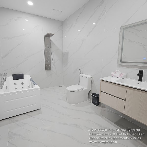 5-bedroom villa for rent in District 7 with private pool, BBQ, karaoke and luxury services