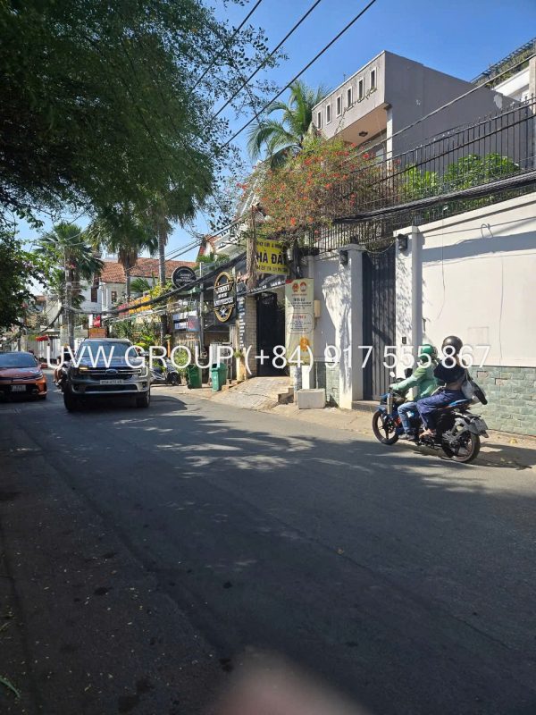 Frontage townhouse in Thao Dien area