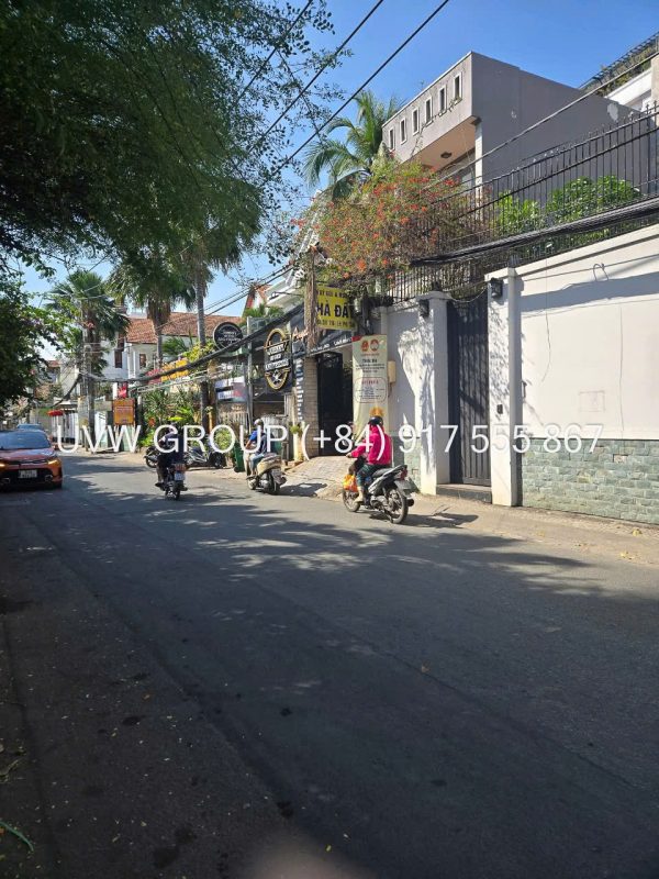 Frontage townhouse in Thao Dien area