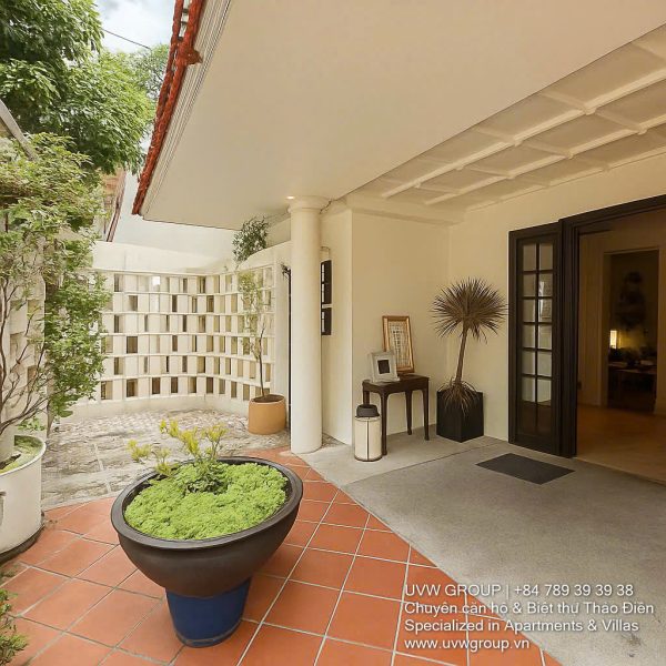 Garden villa with spacious front yard for lease on Xuan Thuy Street, Thao Dien, District 2.