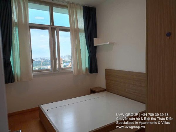 Living room of luxury 3BR apartment for rent at The Vista An Phu, HCMC