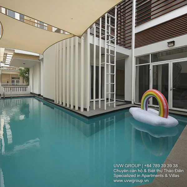 Exterior and interior views of a modern luxury 4-bedroom villa for rent in Thao Dien, Ho Chi Minh City, showcasing a stylish semi-indoor swimming pool, an open-plan living room with integrated karaoke and BBQ service area, a comfortable king-size bedroom, and 5 contemporary bathrooms (4 indoor, 1 outdoor).