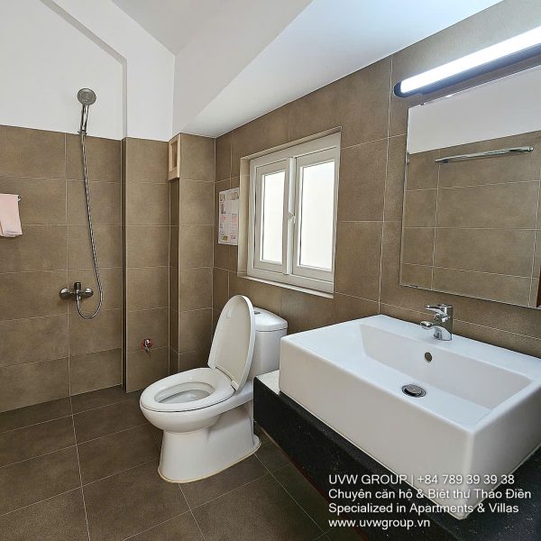 Exterior and interior views of a modern luxury 4-bedroom villa for rent in Thao Dien, Ho Chi Minh City, showcasing a stylish semi-indoor swimming pool, an open-plan living room with integrated karaoke and BBQ service area, a comfortable king-size bedroom, and 5 contemporary bathrooms (4 indoor, 1 outdoor).