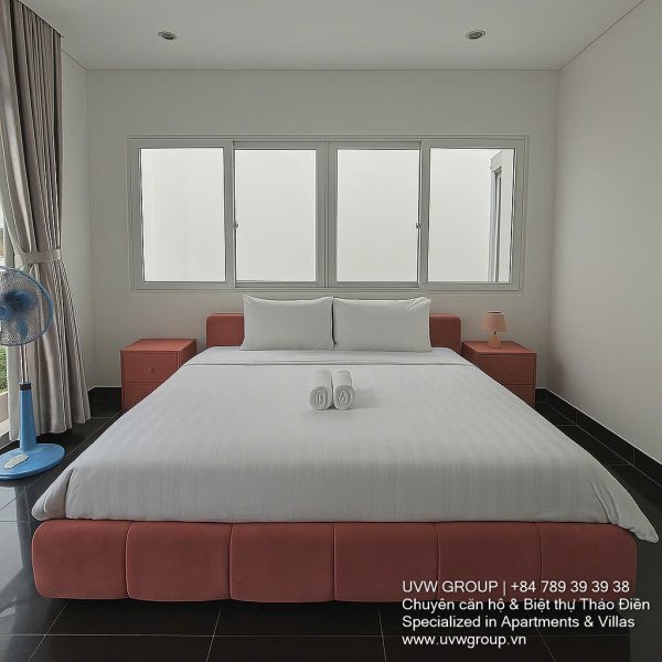 Exterior and interior views of a modern luxury 4-bedroom villa for rent in Thao Dien, Ho Chi Minh City, showcasing a stylish semi-indoor swimming pool, an open-plan living room with integrated karaoke and BBQ service area, a comfortable king-size bedroom, and 5 contemporary bathrooms (4 indoor, 1 outdoor).