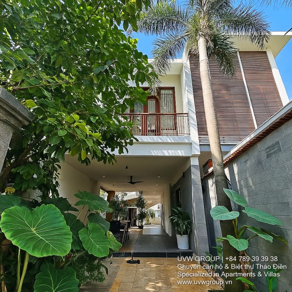 4-bedroom villa for short-term rent on Nguyen U Di, Thao Dien with pool, BBQ & karaoke
