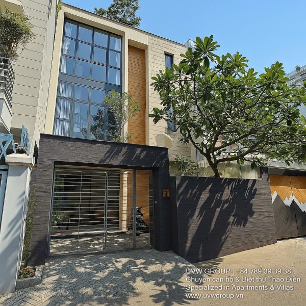 Exterior and interior views of a modern luxury 5-bedroom villa for rent in Thao Dien, Ho Chi Minh City, featuring a unique indoor swimming pool with wooden deck, a stylish living room, a dedicated karaoke room, a king-size bedroom, and 6 contemporary bathrooms (4 indoor, 2 outdoor).