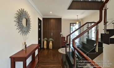 Exterior and interior views of a modern luxury 5-bedroom villa for rent in Thao Dien, Ho Chi Minh City, featuring a unique indoor swimming pool with wooden deck, a stylish living room, a dedicated karaoke room, a king-size bedroom, and 6 contemporary bathrooms (4 indoor, 2 outdoor).