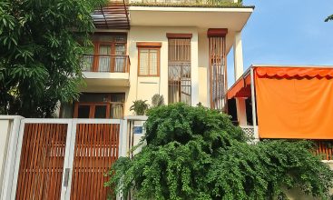 Modern luxury villa in Ho Chi Minh City with 5 bedrooms, indoor pool, and private karaoke room, perfect for short-term rental near RMIT.