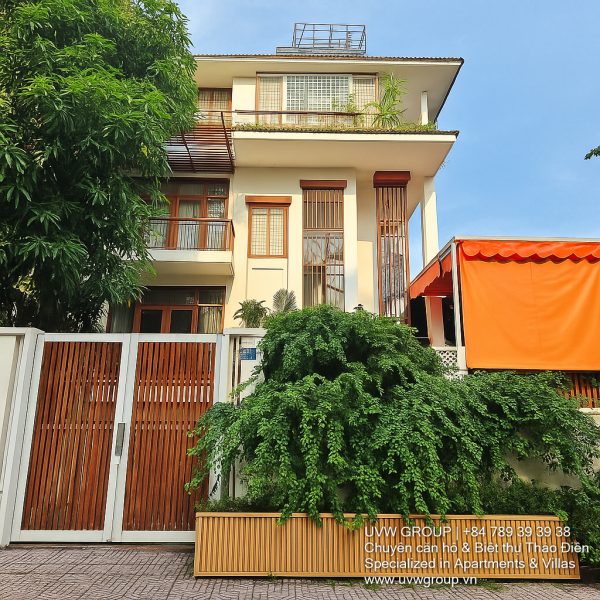 Modern luxury villa in Ho Chi Minh City with 5 bedrooms, indoor pool, and private karaoke room, perfect for short-term rental near RMIT.