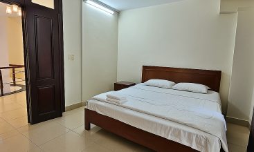 Modern luxury villa with swimming pool and garden for rent in Thao Dien, HCMC