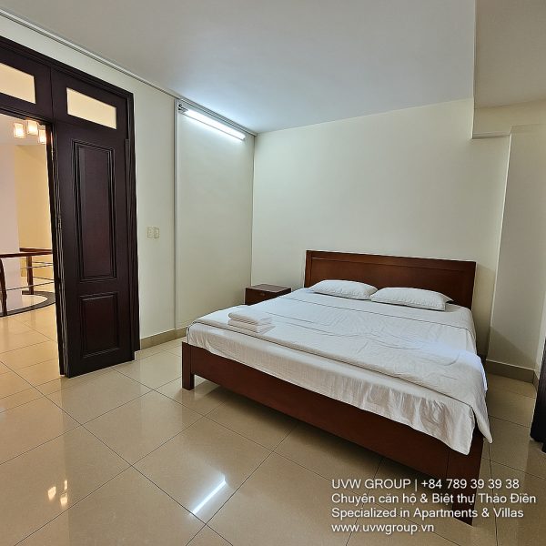 Modern luxury villa with swimming pool and garden for rent in Thao Dien, HCMC