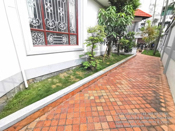 Modern 3-bedroom villa with garden in secure compound for rent, An Phu, District 2, HCMC