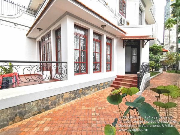 Modern 3-bedroom villa with garden in secure compound for rent, An Phu, District 2, HCMC