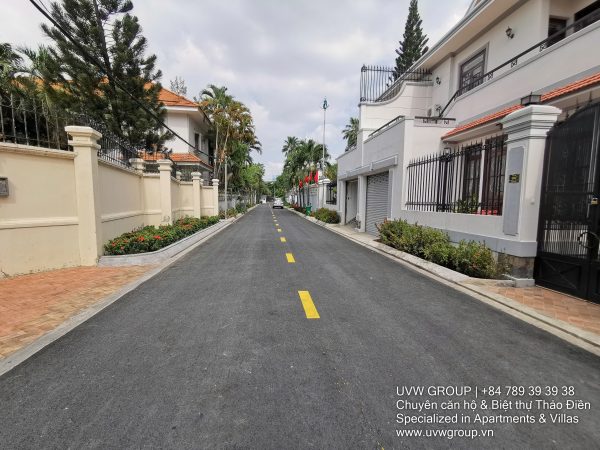 Modern 3-bedroom villa with garden in secure compound for rent, An Phu, District 2, HCMC