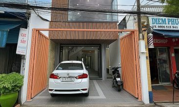Frontage of a townhouse located on Nguyen Cu Street, the center of Thao Dien. For sale at a good price, with a spacious expanding width, suitable for living and investment.