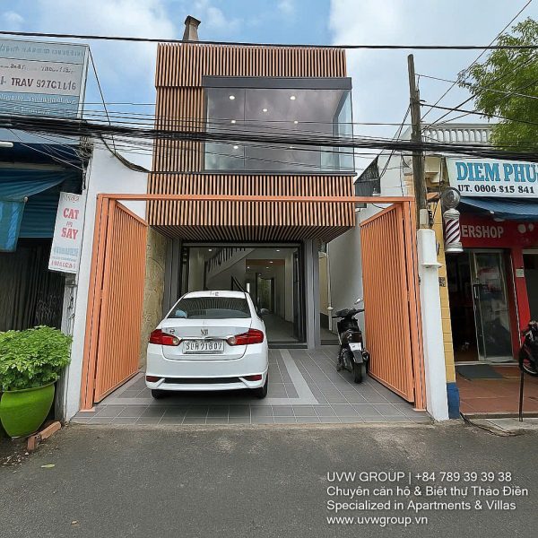 Frontage of a townhouse located on Nguyen Cu Street, the center of Thao Dien. For sale at a good price, with a spacious expanding width, suitable for living and investment.