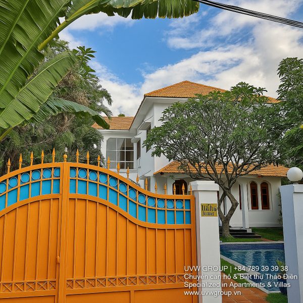 Beautiful 5-bedroom villa in Thao Dien with outdoor swimming pool, karaoke lounge, king-size beds, and 5 bathrooms – fully furnished for short-term resort-style stays