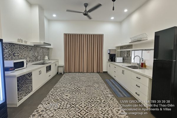 Beautiful 5-bedroom villa in Thao Dien with outdoor swimming pool, karaoke lounge, king-size beds, and 5 bathrooms – fully furnished for short-term resort-style stays