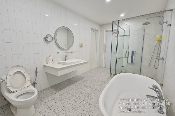 Beautiful 5-bedroom villa in Thao Dien with outdoor swimming pool, karaoke lounge, king-size beds, and 5 bathrooms – fully furnished for short-term resort-style stays