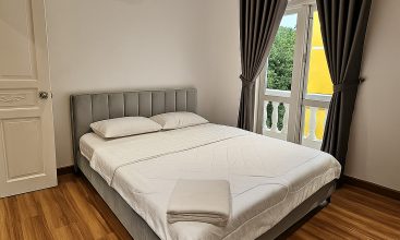 Beautiful 5-bedroom villa in Thao Dien with outdoor swimming pool, karaoke lounge, king-size beds, and 5 bathrooms – fully furnished for short-term resort-style stays